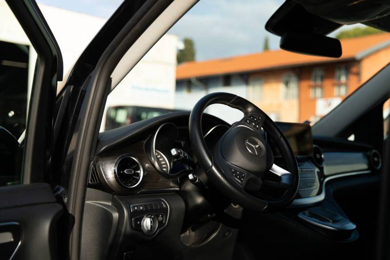 RENTAL OF A MERCEDES V CLASS MINIBUS